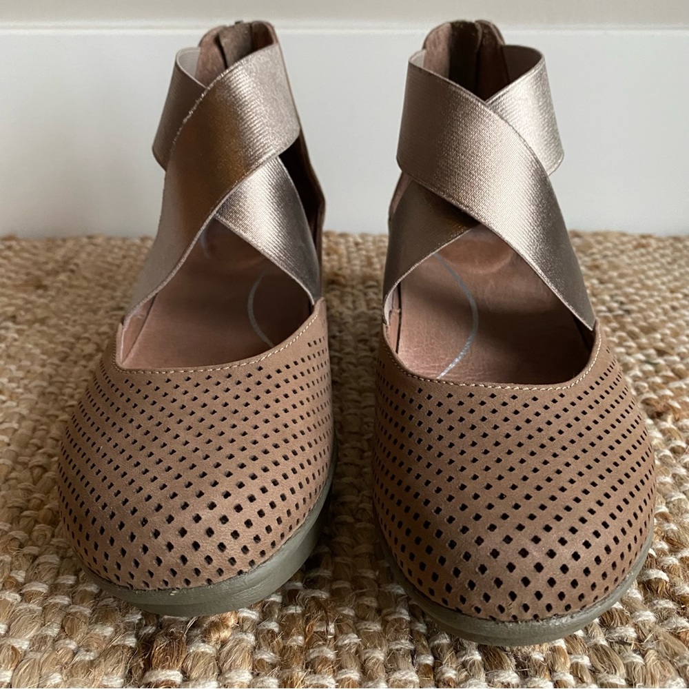 Dansko Laura Nubuck Wedge in Walnut Size 38 - Picture 3 of 13